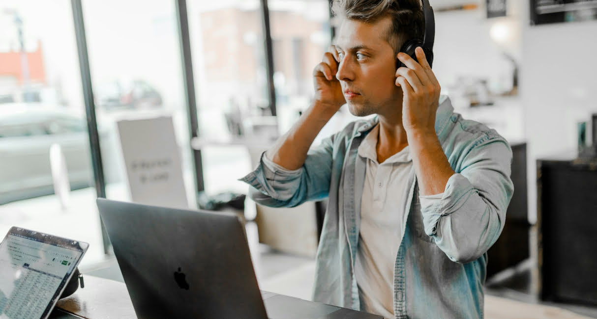Best AI Call Center & Contact Center Software Solutions in 2026